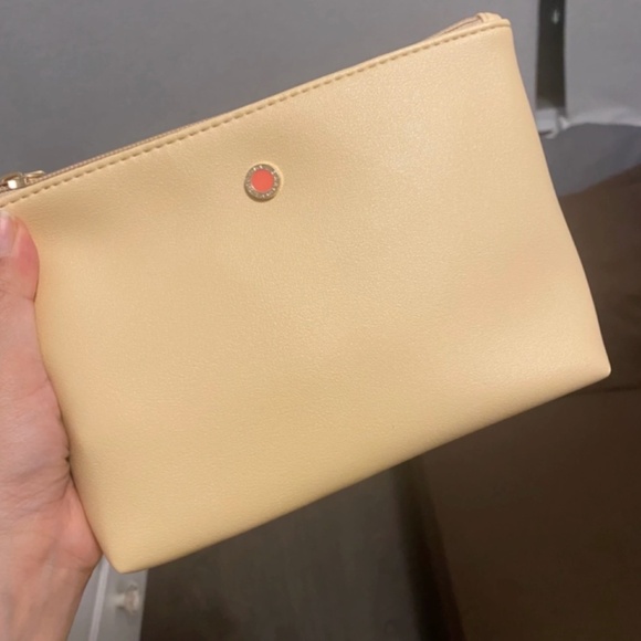 Bvlgari x Emirates Synthetic Leather & Fabric Toiletry Bags - Picture 8 of 9